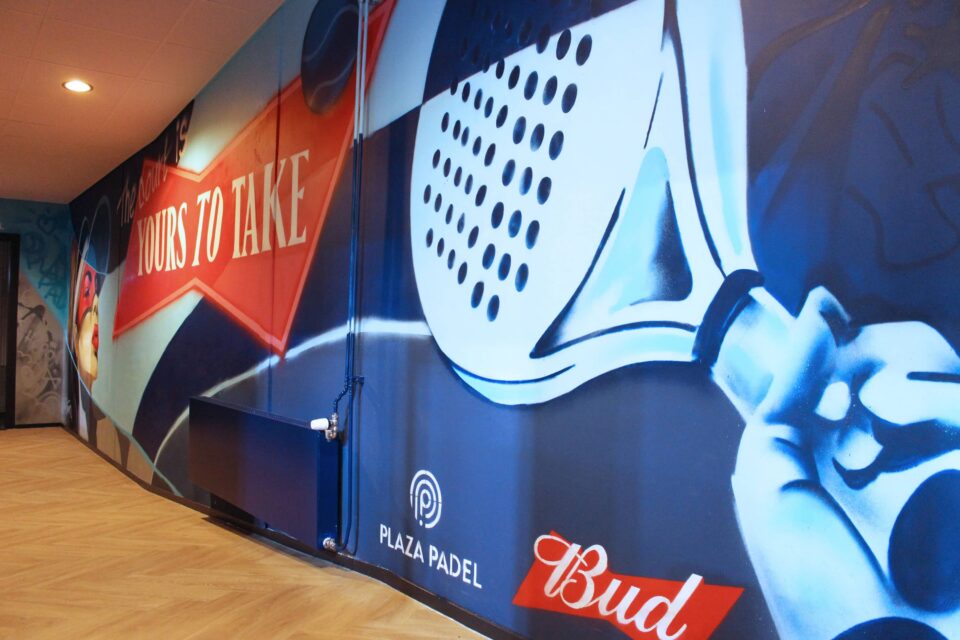 Bud x Plaza padel Laren mural BatArtworks