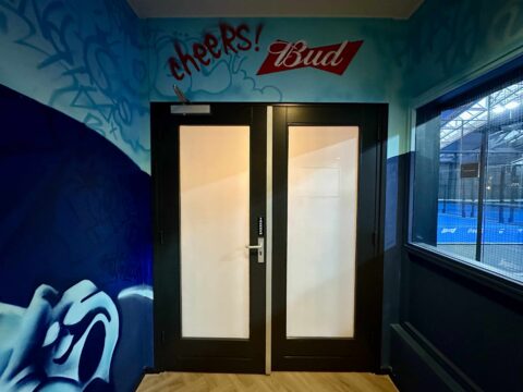 Bud x Plaza padel Laren mural BatArtworks