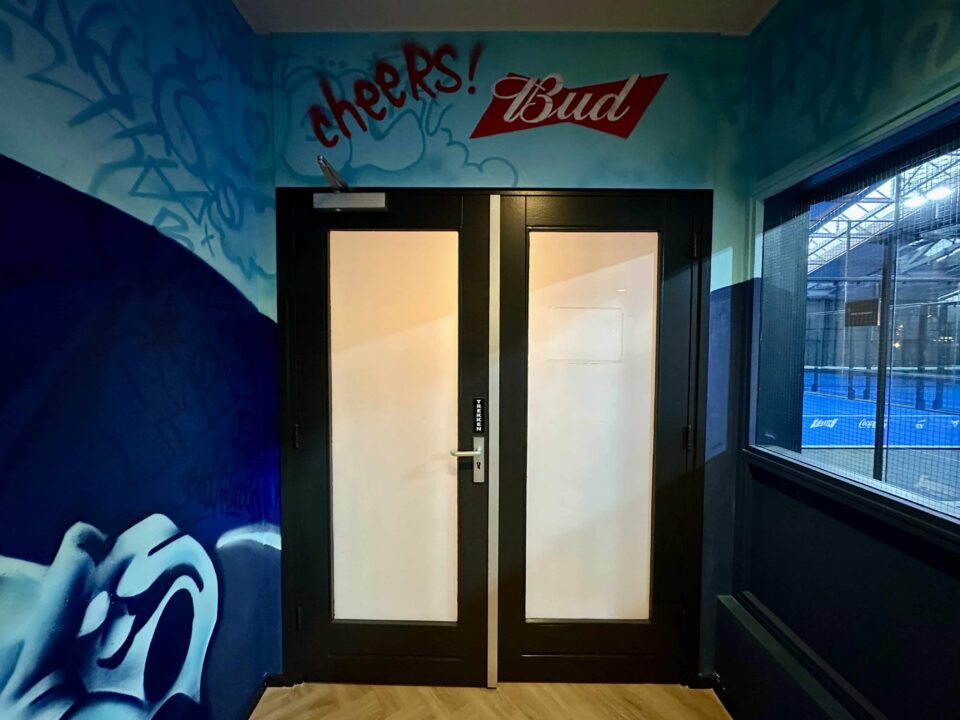 Bud x Plaza padel Laren mural BatArtworks