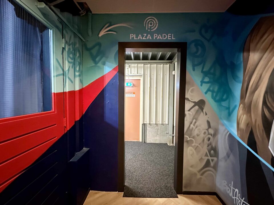 Bud x Plaza padel Laren mural BatArtworks