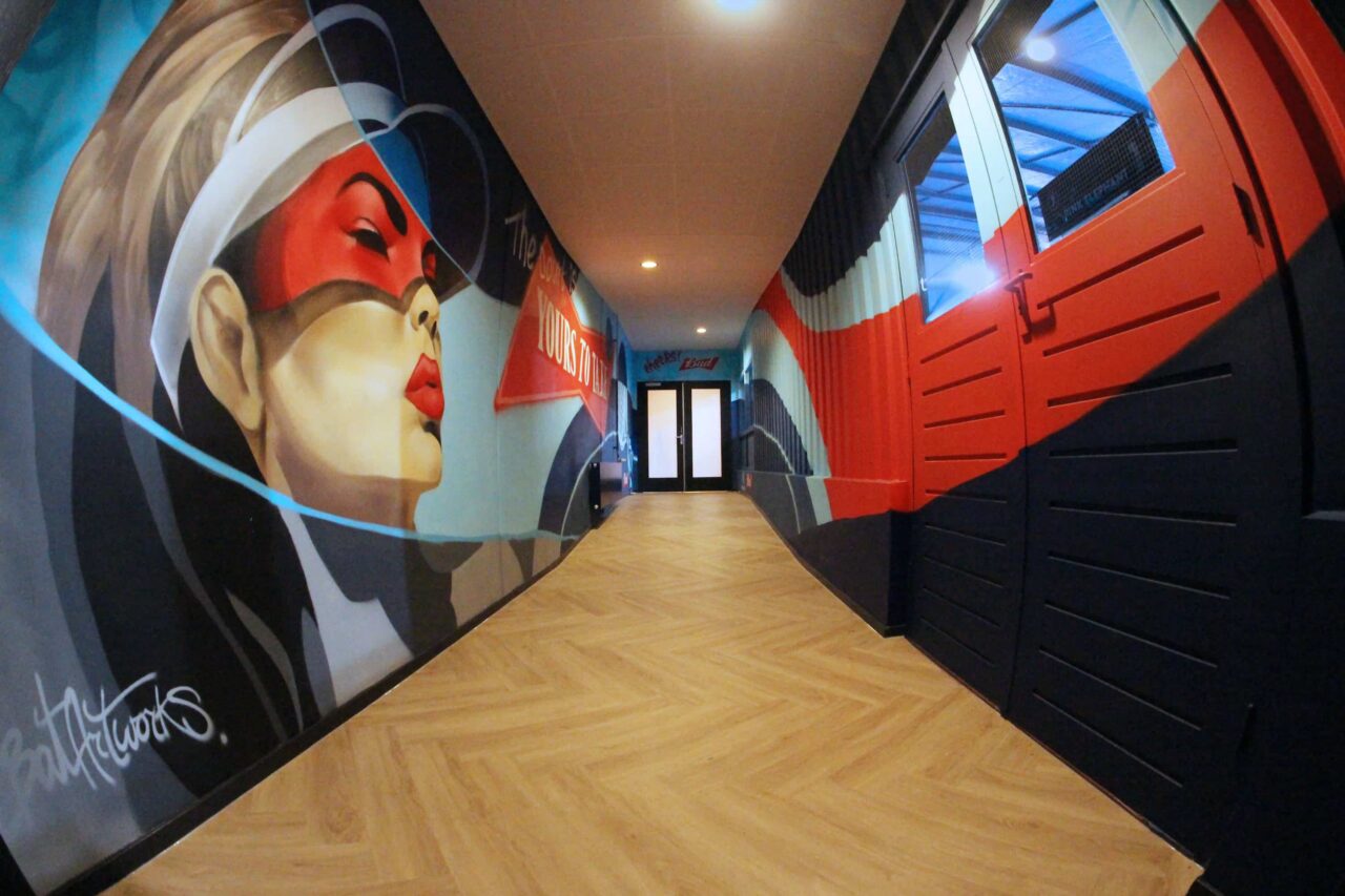 Bud x Plaza padel Laren mural BatArtworks