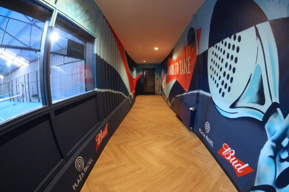 Bud x Plaza padel Laren mural BatArtworks